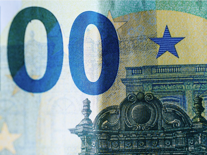 Zdjęcie banknotu z bliska, pokazujące jego strukturę